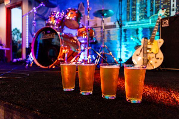 Gibroni's live music venue
 
 Craft beer
 16 beers on draft