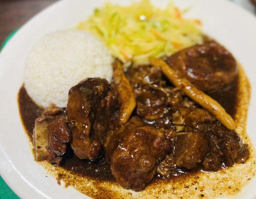 Entree: Oxtails with white rice and cabbage