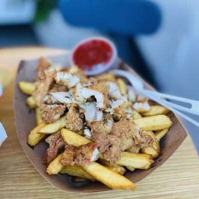 Fries with chicken