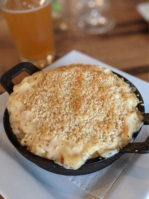 Mac n cheese - with blackened chicken but it wasn't blackened...just chicken. 3 out of 5 stars