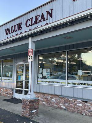 Outside view of Value Clean Laundromat in Roseburg, OR.