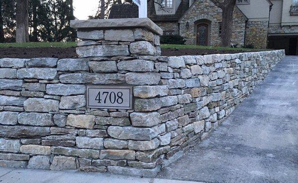 Natural Stone Wall in Edina, Minnesota. Mix stone blend for rustic look