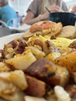 Omlet and hash browns