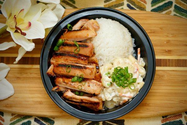 BBQ chicken rice bowl with rice and mac salad