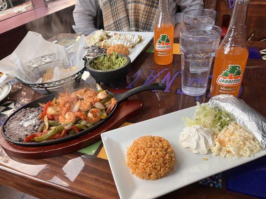 Shrimp fajitas, chips and guac, 21 combo