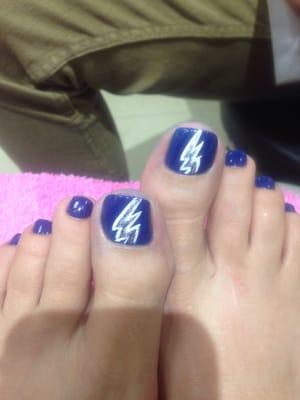 THEBOMB.COM!!!! Loves it!!! Go Bolts! With "Keeping Susan At Bay" from OPI!!! (We're calling it Keeping Black Hawks at Bay!)