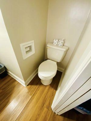 Lovely little brand new tidy potty.