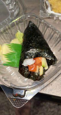 Spicy salmon hand roll