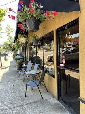 Sidewalk seating in the shade!