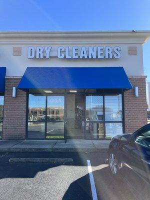 Front view of Signature Cleaners