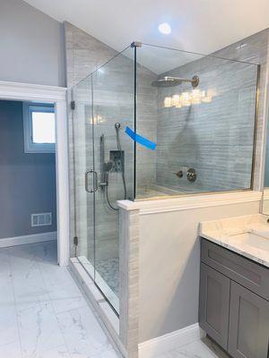 Frameless shower door