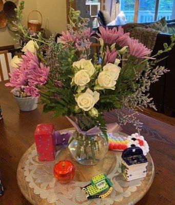 What she sent to my friend!!!!! It looks like she took them out of the bag and put them in a vase!!