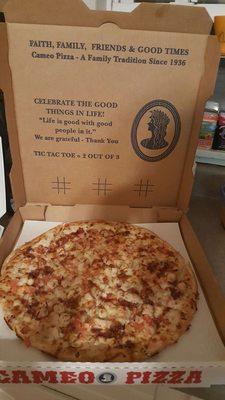 Get the chicken bacon ranch !! Excellent. Thursdays are 1/2 off  the Cameo Pizza menu for dine-in!.