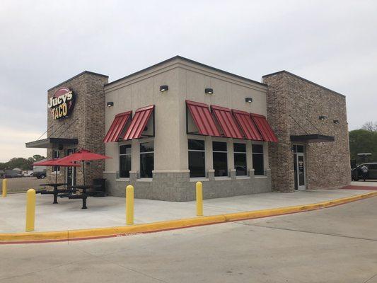 3/28/19. Late Thursday afternoon! OMG!! I LOVE this place!! East Texas is SO lucky to have Jucy's Hamburgers AND now Jucy's Tacos!!