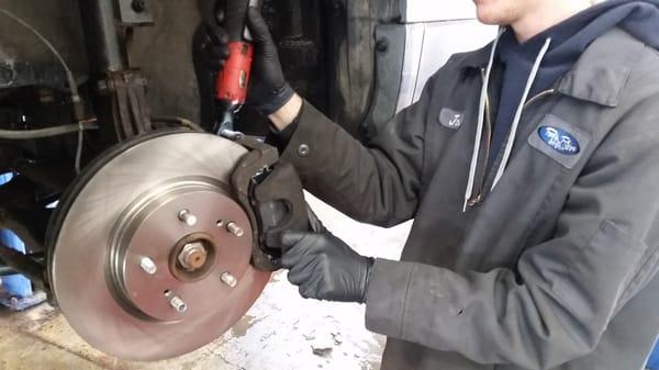 We service brakes on both foreign & domestic vehicles.