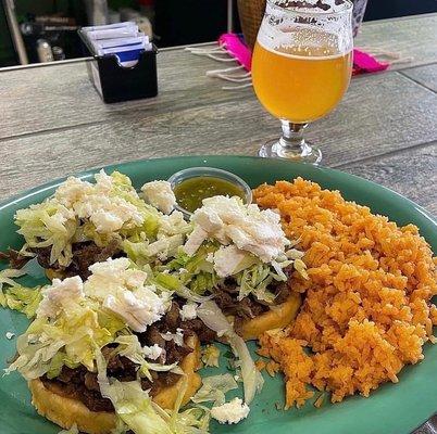 Sopes de carne asada