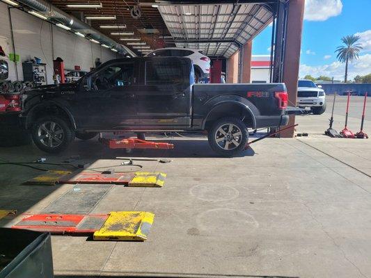 Saturday afternoon these guy's got me right in and changed 4 tires in less then 45 minutes.. everywhere else had a 2 to 3 hours wait.