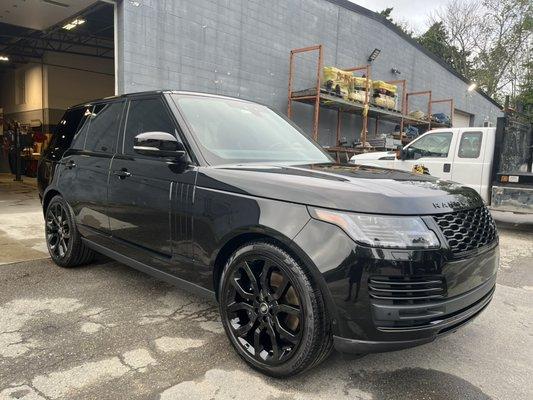 Range Rover receiving a wash & polish service