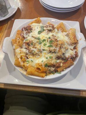 Rigatoni with meatballs and mozzarella