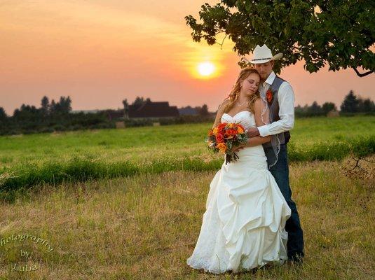 Sunset wedding at High Country Orchards in Spokane