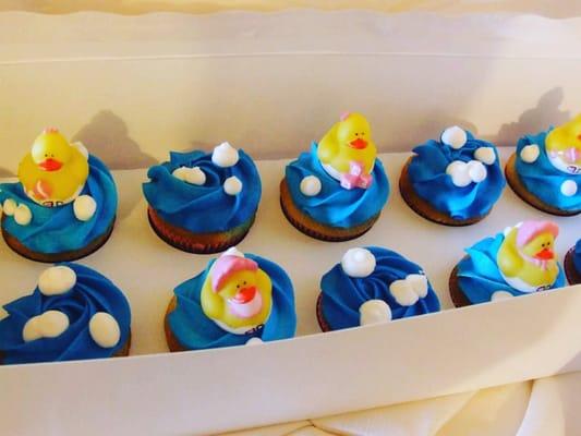 Baby shower cupcakes