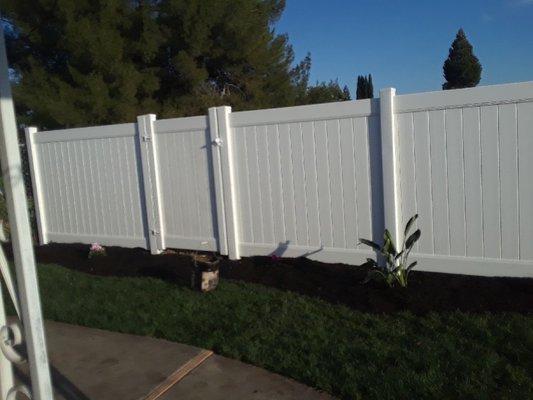 6' White Vinyl Privacy Fence with single gate