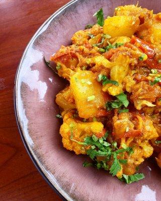 Aloo gobhi. Huge portion. Tons of flavor. Not enough spice.