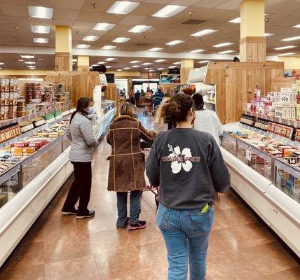 Day before Thanksgiving 2021. Not as crazy as I thought it could be at 12:30pm. Cashiers are fast!