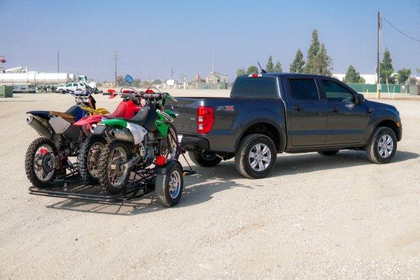 Convenient dirt bike trailer