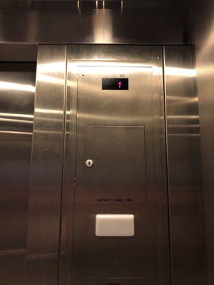 H&M Polaris Fashion Place Elevator