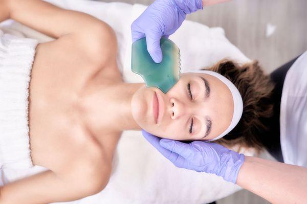 Manual Face Lift and Sculpt with Gua Sha