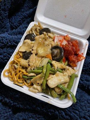 4 item combo, mushroom chicken daily special, Sweet & Sour Pork, Chow Mein, and green bean chicken.