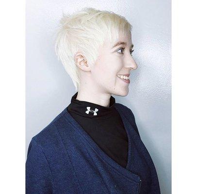 Amazing platinum blonde color by Theo. Perfect pixie cut by Morgan. IG:@morgihair