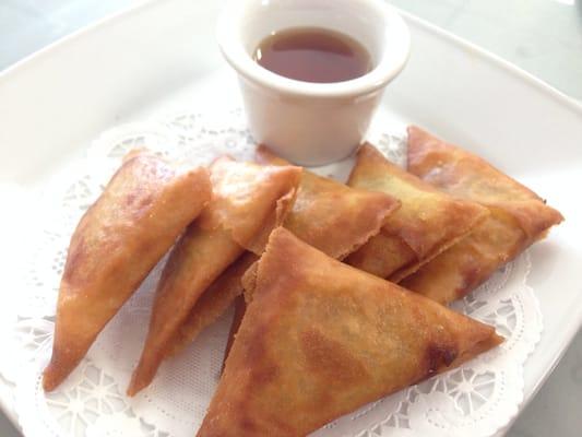 Appetizer: Samosa (deep fried wonton with mixed vegetable and curry powder)