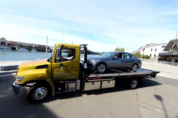 Reliable towing and roadside assistance services