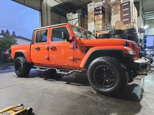 PRO COMP WHEELS ON JEEP