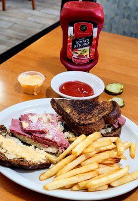 5/18/23 Reuben look that thick piled corned beef Deluxe two sides They bring thousand on side cuz some people don't like it. I do Yummers!