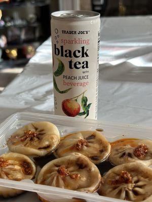 Steamed soup dumplings are the best! Added black vinegar, soy sauce, and crunchy garlic chili oil IG: @ammysalamii