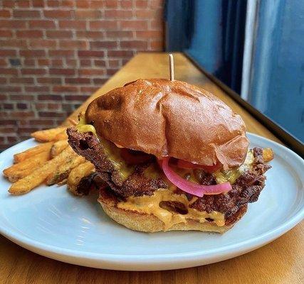 Fried chicken sandwich | Instagram: slimthiccarbs