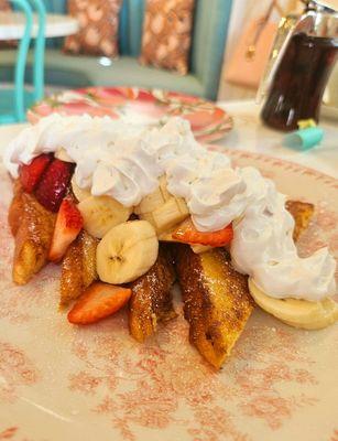 French Toast with fresh fruit