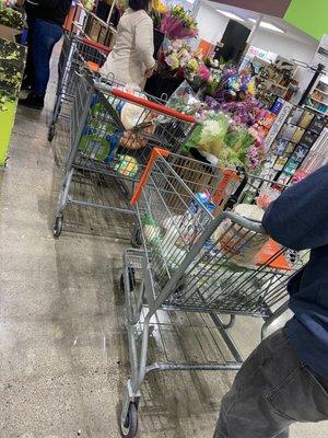 People ignore the 10 items or less line and go full cart