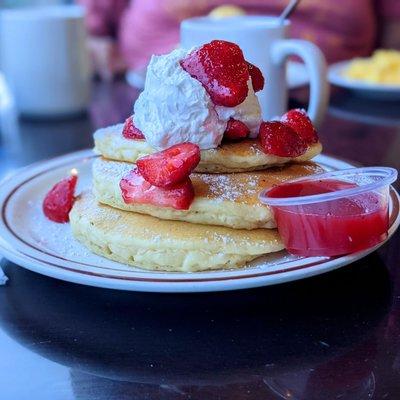 Starwberry pancakes