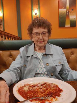 My mom's favorite place for spaghetti & garlic toast!!