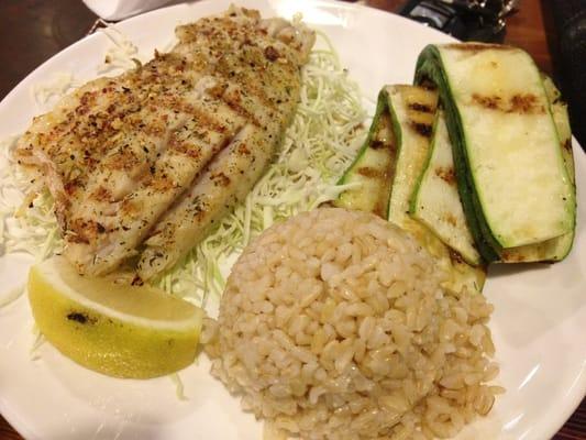 Barramundi with brown rice and zuchinni. Nom nom!