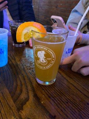 Good ole Blue moon. Absolutely delicious, fresh keg.