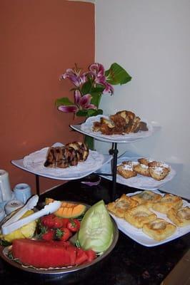 Homemade pastries, scones, quiche, and fresh fruit make our free breakfasts great for your wake-up call.