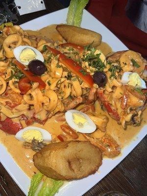 Langosta Con Salsa de Mariscos