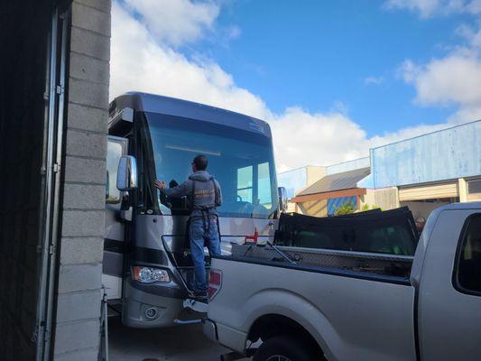 RV WINDSHIELD REPLACEMENT