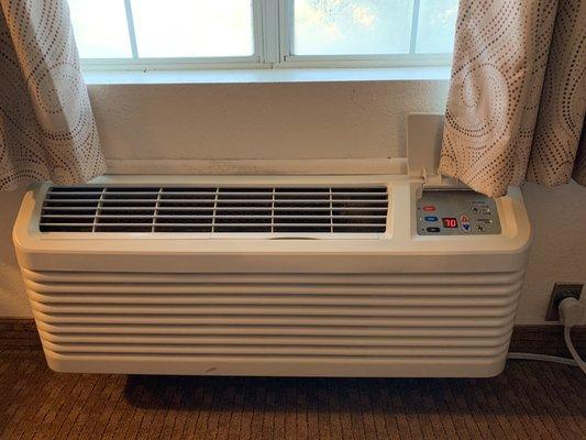 AC is working, but again, it's dated. This hotel is not new, and feels very 2010.