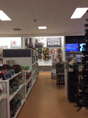 Kohl's of Milford -- Milford Plaza : 91 Medway Road / Route 109, Milford           Interior